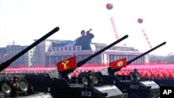 15일 평양 김일성 광장에서 열린 대규모 군 열병식 장면