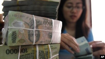 Vietnam Devalues Currency as Inflation Bites
