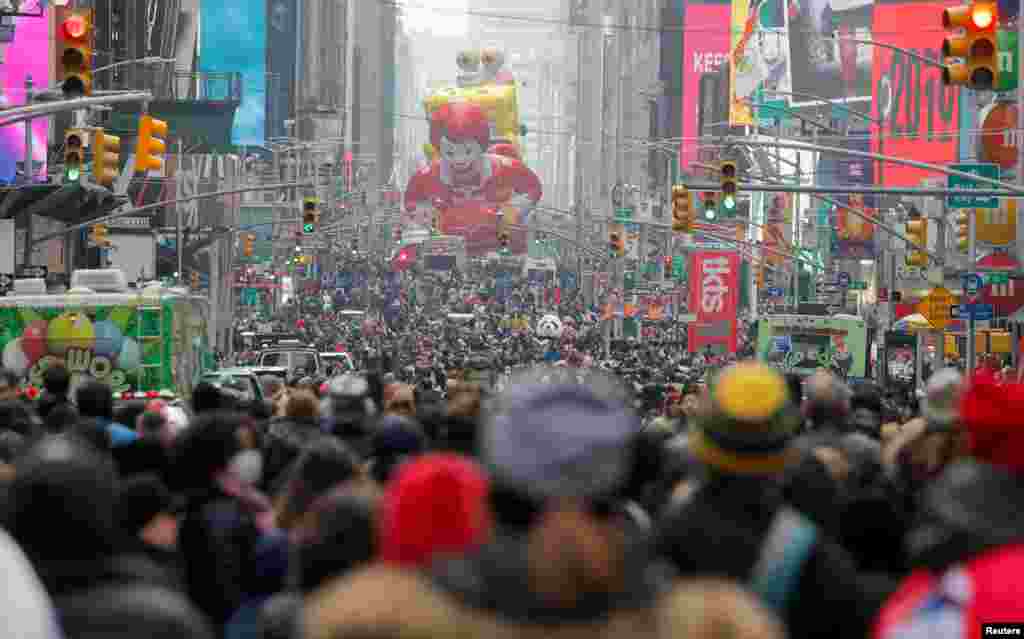 People attend the 95th Macy&#39;s Thanksgiving Day Parade in Manhattan, New York City.