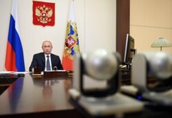 Russian President Vladimir Putin chairs a meeting with members of the government via video link at the Novo-Ogaryovo state residence outside Moscow, Russia, Aug. 11, 2020. (Sputnik/Aleksey Nikolskyi/Kremlin)