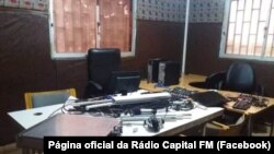 Instalações destruídas da Rádio Capital FM, Guiné-Bissau (Foto de Arquivo)