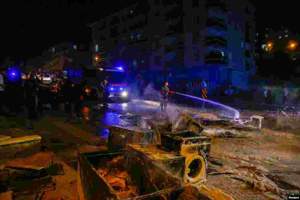 Türkiyənin Ankara şəhərində qaçqınlara qarşı iğtişaşlar zamanı yandırılan mağaza