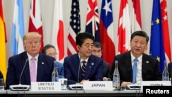 Дональд Трамп, премьер-министр Японии Синдзо Абэ и Си Цзиньпин на саммите лидеров G20, Осака, 28 июня 2019 года