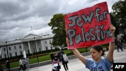 Protest ispred Bele kuće u znak podrške Palestincima (Foto: AFP/Mandel NGAN)

