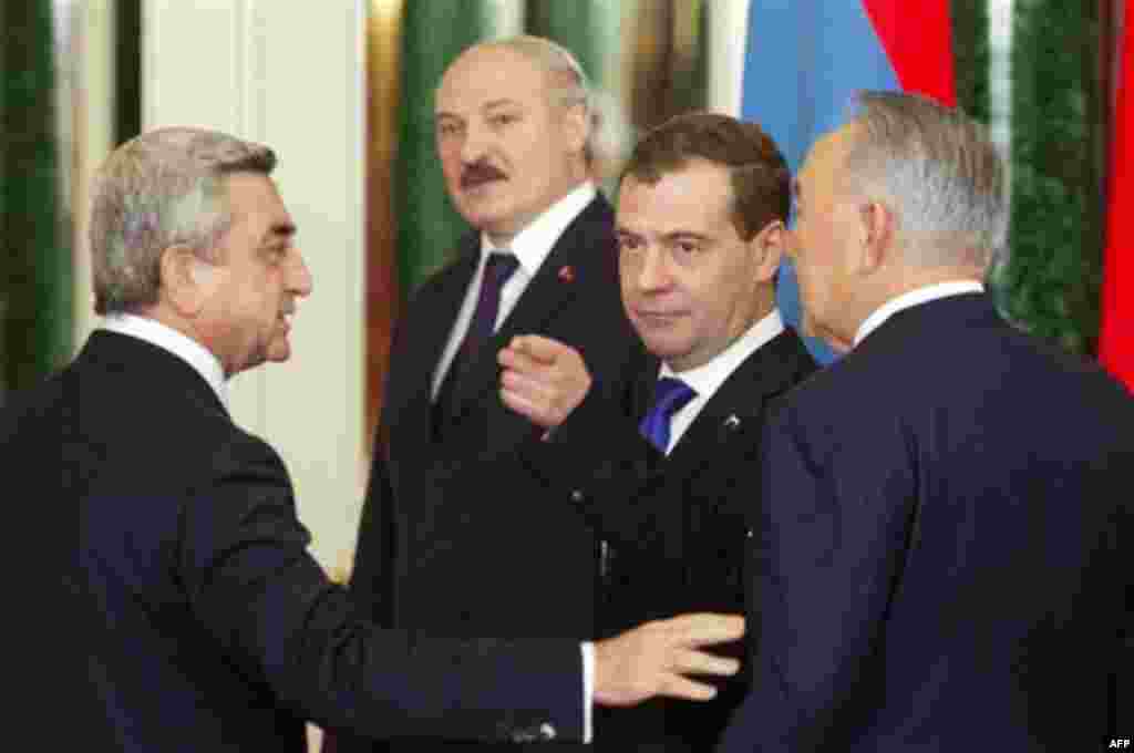 Russian President Dmitry Medvedev, second right, gestures as he meets with Kazakh President Nursultan Nazarbayev, right, Belarusian President Alexander Lukashenko, second from left, and Armenian President Serge Sarkisian, left, at a summit of the Collecti