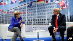 La canciller alemana, Angela Merkel, y el presidente estadounidense, Donald Turmp, se reunieron al margen de la cumbre de la OTAN en Bruselas el miércoles, 11 de julio de 2018.