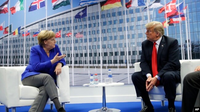 La canciller alemana, Angela Merkel, y el presidente estadounidense, Donald Turmp, se reunieron al margen de la cumbre de la OTAN en Bruselas el miércoles, 11 de julio de 2018.