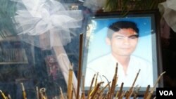 សហជីព​សេរីកម្មករ​បាន​ដើរហែ​ក្បួន​ចេញពី​ទីស្នាក់​ការ​របស់​ខ្លួន​មក​ដាក់​កម្រង​ផ្កា​ដើម្បី​រំឭក​ខួប​៩ឆ្នាំ​នៃ​ការ​បាញ់​សម្លាប់​លោក​ជា​ វិជ្ជា។​