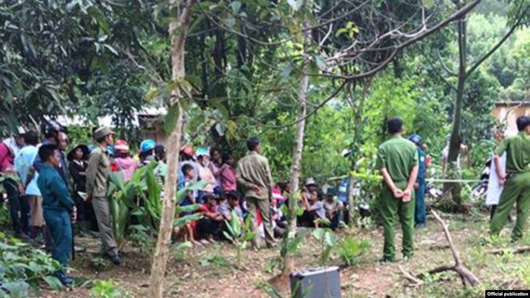 Hiện trường vụ nổ bom ở thôn Tà Lương, thị trấn Tô Hạp, huyện Khánh Sơn, tỉnh Khánh Hòa, làm 6 người chết, ngày 18/6/2017. (Ảnh: Báo Khánh Hòa)