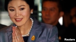 FILE - Yingluck Shinawatra arrives at the Constitution court in Bangkok, May 6, 2014.