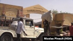 Marché central de Diffa, le 1er mars 2016. (VOA/Nicolas Pinault)