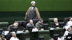 یک عضو فراکسیون روحانیت عربستان را به رفتار هائی گستاخانه علیه ایران و به نفع واشنگتن متهم کرد 