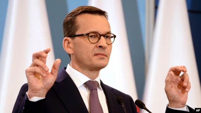 波兰总理莫拉维茨基在华沙宣布波兰和以色列总理的联合宣言。（2018年6月27日）