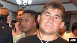 José Salvador Alvarenga quiere viajar a México acompañado de sus padres.