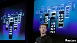 Mark Zuckerberg, Facebook's co-founder က ဖေ့စ်ဘွတ်ခ် ဆော့ဖ်ဝဲလ်အသစ်ကို မိတ်ဆက်စဉ်။