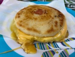 Las areperas, restaurantes del plato emblema de la gastronomía venezolana han visto mermada su actividad.