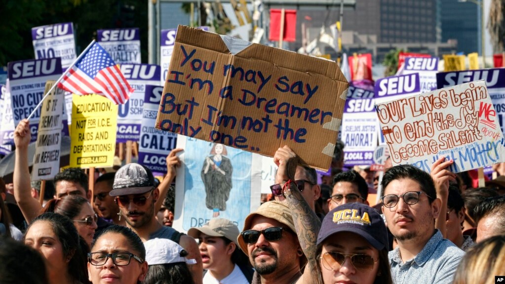 Presidenti Trump i jep fund programit DACA