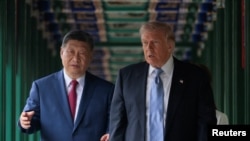 资料照片：美国总统唐纳德·特朗普与中国国家主席习近平在北京中南海花园谈话。(2026年5月15日)