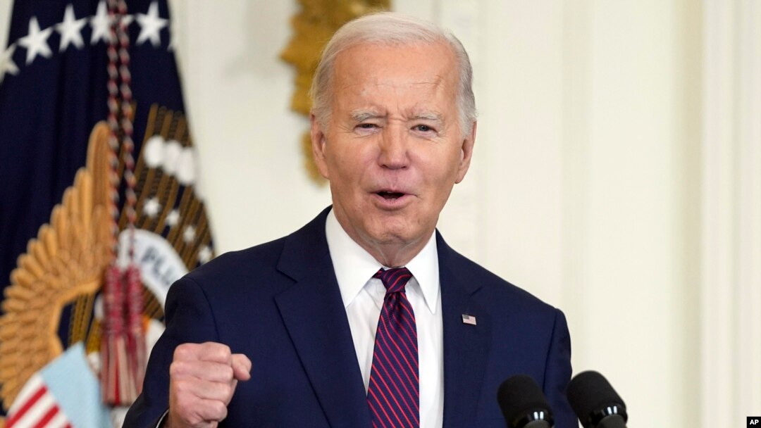 El presidente de Estados Unidos, Joe Biden habla en el Salón Este de la Casa Blanca, en Washington, el 19 de enero de 2024.