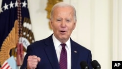 El presidente de Estados Unidos, Joe Biden habla en el Salón Este de la Casa Blanca, en Washington, el 19 de enero de 2024.