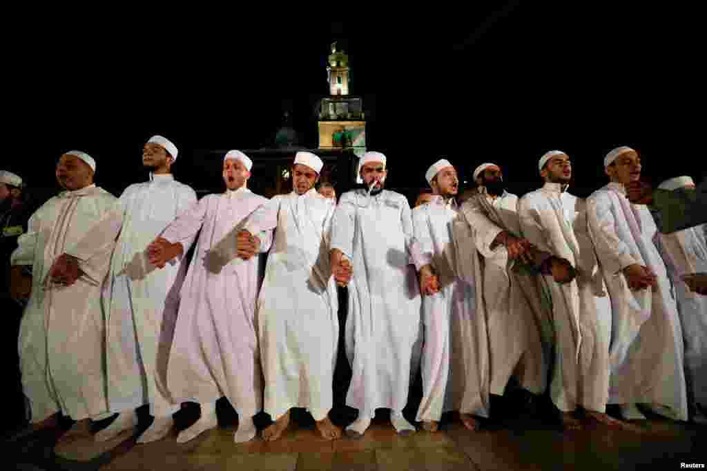 Men perform the Hadra at the Umayyad mosque on Laylat al-Qadr during the last week of the Muslim fasting month of Ramadan in Damascus, Syria, June 12, 2018.