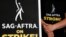 파업을 알리는 미국 배우·방송인 노동조합(SAG-AFTRA) 표지판