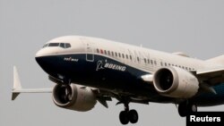 Pesawat Boeing 737 MAX 7 mendarat di Boeing Field di Seattle, Washington, AS, 30 September 2020. (Foto: REUTERS/Lindsey Wasson)