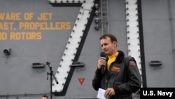 羅斯福號航空母艦艦長克羅澤爾(Brett Crozier) （美國海軍2019年11月15日）
