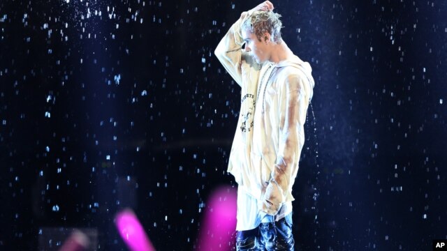 Justin Bieber en su más reciente presentación durante la entrega de los premios American Music Awards celebrado en Los Angeles.