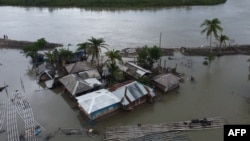 Pemandangan dari udara rumah-rumah yang terendam banjir setelah Badai Amphan melanda di Shyamnagar, 21 Mei 2020. 