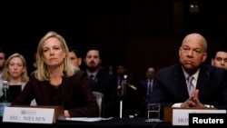 Sekretarka za unutrašnju bezbednos Kirstjen Nielsen i njen prethodnik Jeh Johnson svjedoče pred senatskim Odborom za obavještajne poslove, 21. mart 2018.