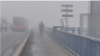 Magla i smog nad Brankovim mostom u Beogradu, Srbija, januar 2020. (Foto: Glas Amerike)