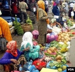 Inflasi di Indonesia didorong oleh meningkatnya harga komoditas termasuk beras dan cabai.