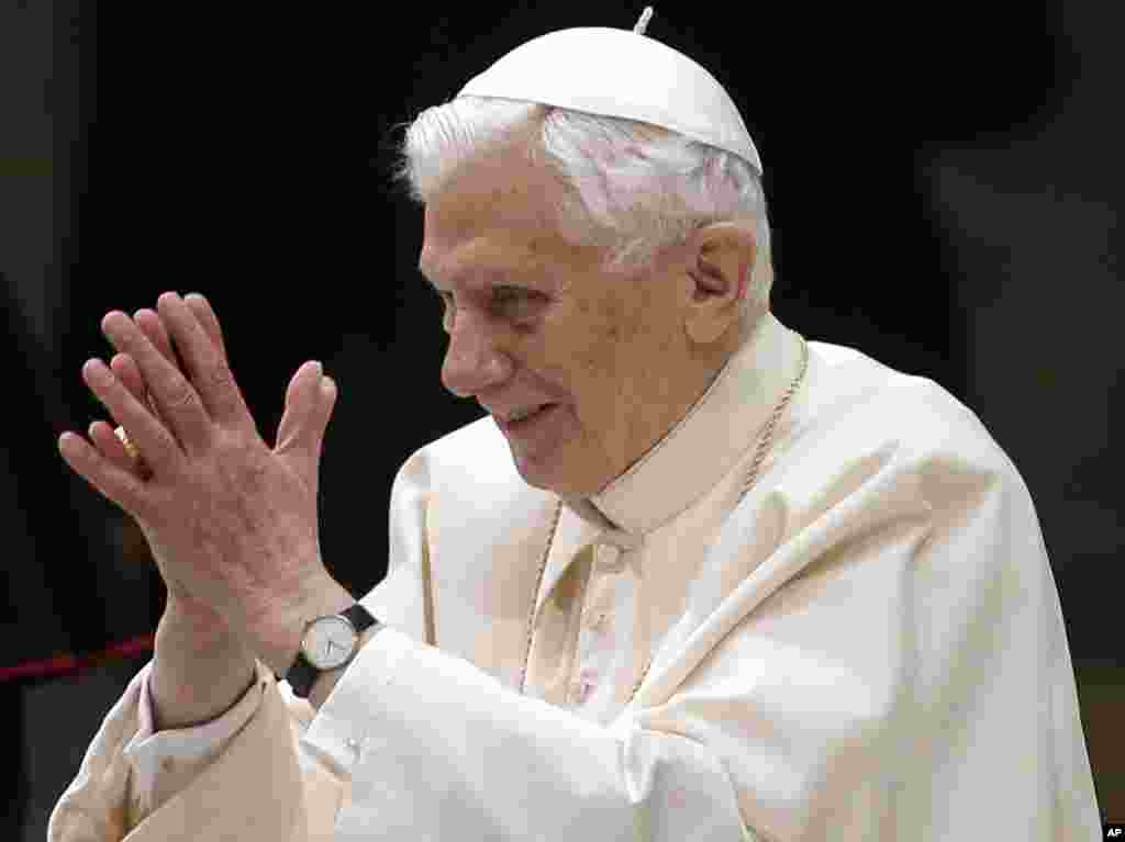 Pope Benedict arrives for his weekly general audience at the Paul VI Hall at the Vatican, Feb. 13, 2013.