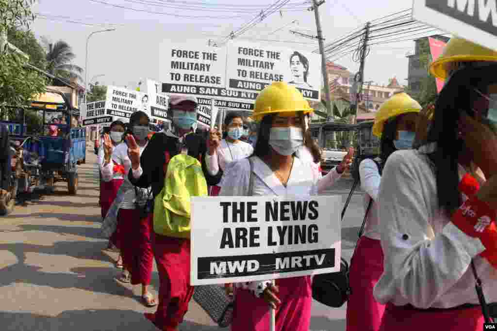 မန္တလေးမြို့ဆန္ဒပြပွဲ မြင်ကွင်း။ (မတ် ၂၊ ၂၀၂၁) 