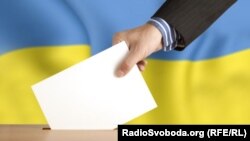 Presiden Rusia Petro Poroshenko mengatakan kertas suara adalah senjata paling kuat yang dimiliki rakyat untuk membela negara dan ia menjamin pemilu 26 Oktober akan adil.
