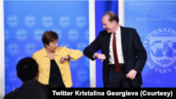 Direktur Pelaksana Dana Moneter Internasional (IMF) Kristalina Georgieva (kiri) dan Presiden Bank Dunia David Malpass. (Foto: Courtesy/Twitter)