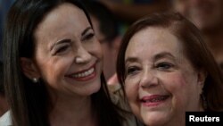 La líder opositora, María Corina Machado, junto a Corina Yoris, designada candidata presidencial de la Plataforma Unitaria de la oposición por unanimidad. 