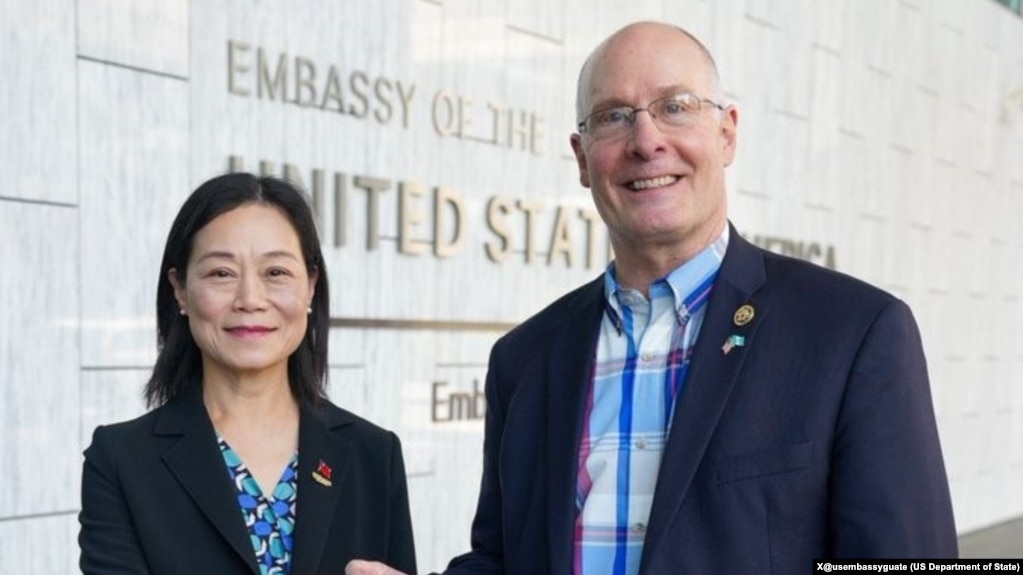 美国驻危地马拉大使馆2026年1月21日在X平台发帖说,由众议院美国与中国共产党战略竞争特设委员会主席穆勒纳尔众议员(右)率领的国会两党代表团与台湾驻危地马拉大使张俊菲(左)会晤,此次协调旨在加强双方的共同努力,遏制中国共产党在中美洲的恶意影响。