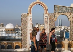 Tourists walk in the Medina, in the old city of Tunis, Tunisia September 14, 2019. (REUTERS/Muhammad Hamed)