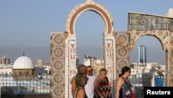 Promenade touristique dans la Médina, dans la vieille ville de Tunis, Tunisie 14 septembre 2019. (REUTERS/Muhammad Hamed)