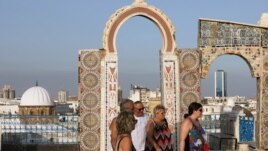 Tourists walk in the Medina, in the old city of Tunis, Tunisia September 14, 2019. (REUTERS/Muhammad Hamed)