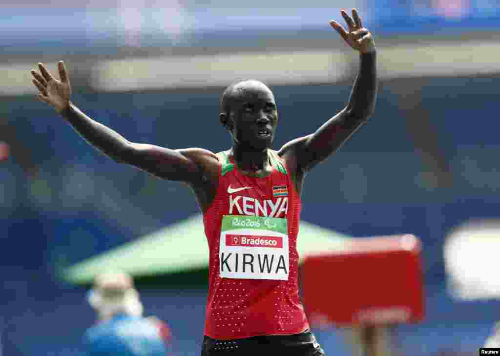 Le Kényan Henry Kirwa a gagné la course des 5 000 mètres à Rio de Janeiro, Brésil, le 15 septembre 2016.