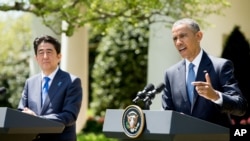 Presiden Barack Obama (kanan) dan PM Jepang Shinzo Abe di Gedung Putih, Washington DC, 28 April 2015 (AP Photo/Andrew Harnik)