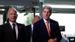 US Secretary of State John Kerry, right, and British Foreign Secretary William Hague, left, in London, Friday, June 13, 2014