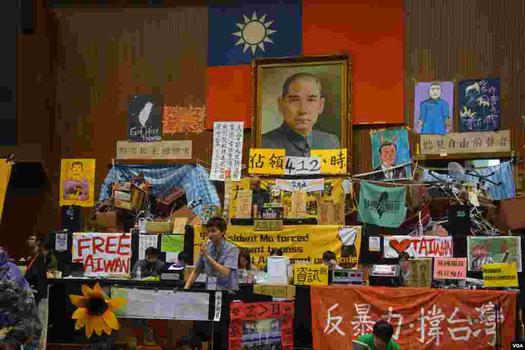 台湾太阳花学运占领立法院第17天（美国之音张佩芝拍摄）