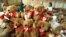 Boneka-boneka beruang siap dikirimkan untuk penjualan Hari Valentine, di Vermont, AS. (Foto: Dok)