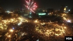 Egypsyen yo selebre ak fedatifis demisyon prezidan egypsyen an, Hosni Moubarak