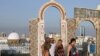 Promenade touristique dans la Médina, dans la vieille ville de Tunis, Tunisie 14 septembre 2019. (REUTERS/Muhammad Hamed)