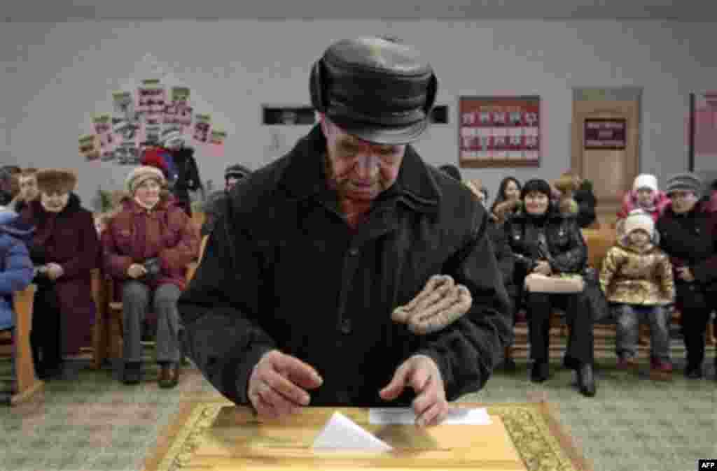 An eldery man cast his ballot at a polling station in the village Gaina some 50 kilometers (31 miles) from Minsk, Belarus, Sunday, Dec. 19, 2010. Belarus' authoritarian leader Alexander Lukashenko, a frequent antagonist of both Russia and the West, seeks 